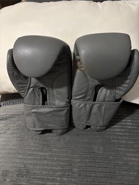 Gray Men's Boxing Gloves - Unbranded